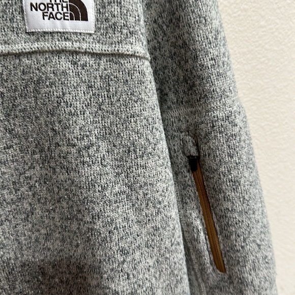 The North Face Sweater. Gray/beige/tan - Picture 4 of 5